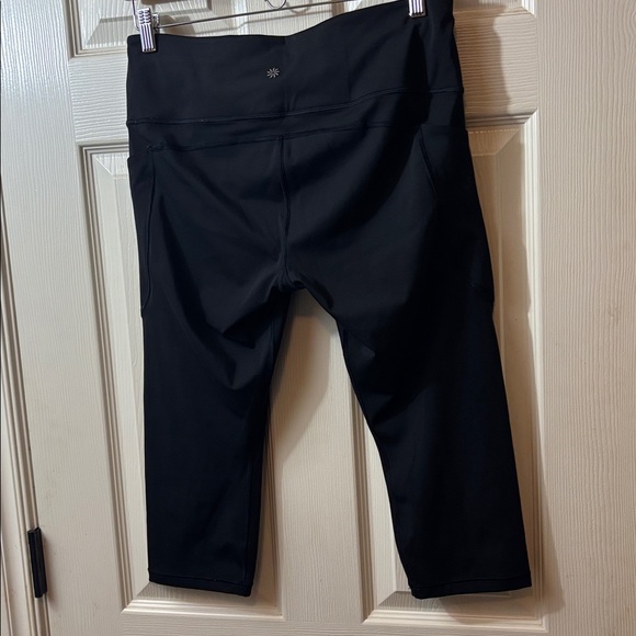 Athleta Black Ultimate Stash II Capri Leggings - Picture 8 of 8